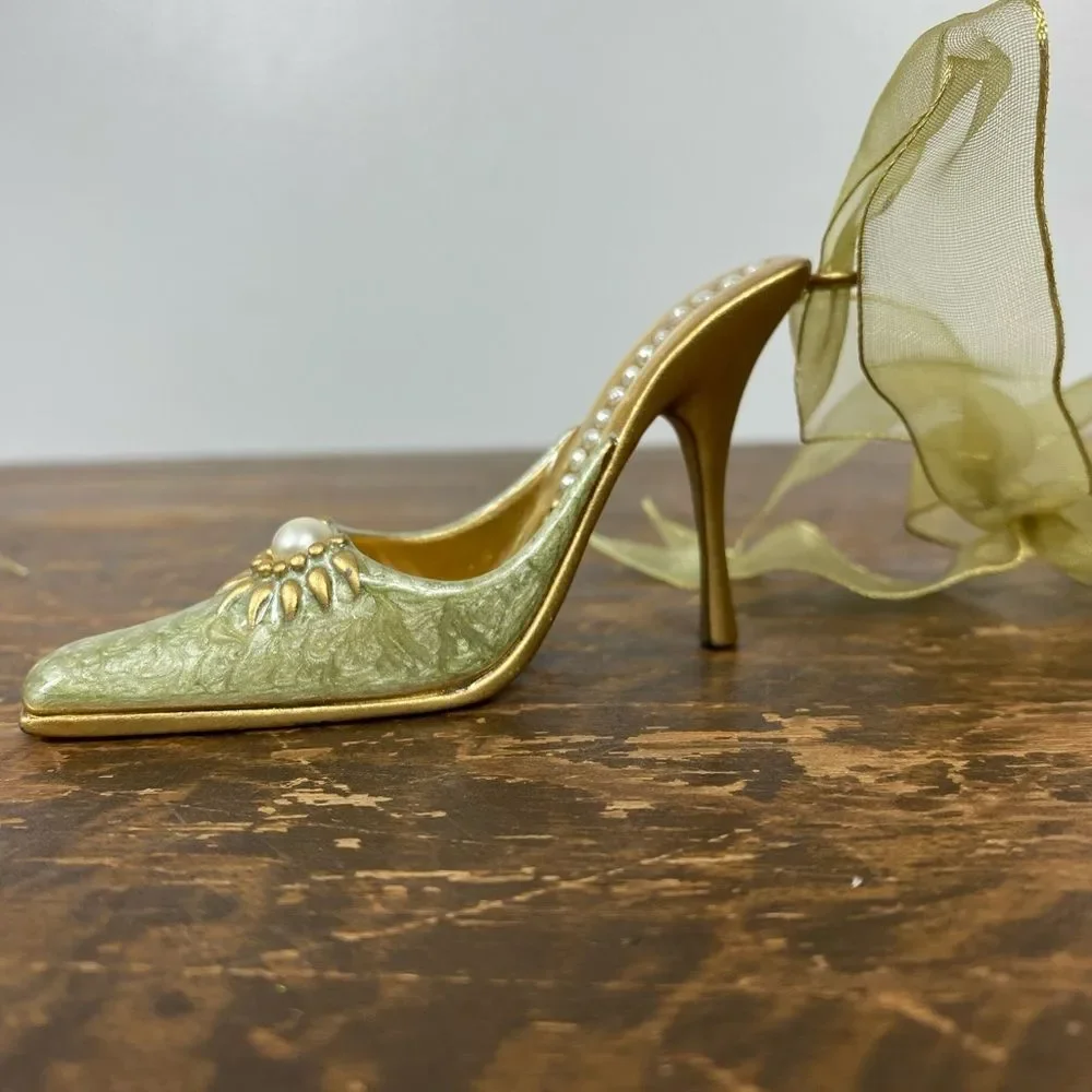 Shoe Christmas ornament/trinket holder 3 1/2 x 1 1/2 inches